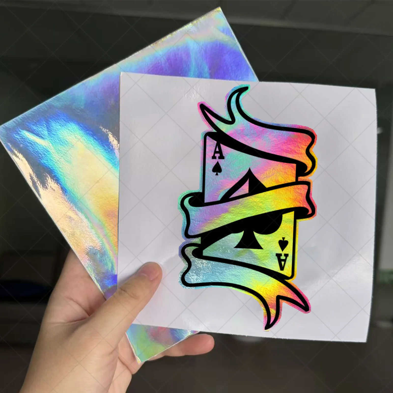 1 szt. Holograficzna naklejka na kartę do gry - Wysokiej jakości winyl na laptopa, telefon i butelkę na wodę - Zdejmowalna, przyciągająca wzrok dekoracja