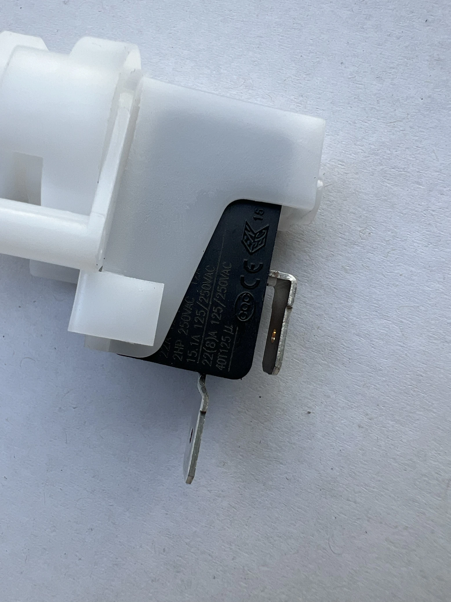 Interruttore pneumatico 2M11-100mbar 22A 125 250VAC nuovissimo spot