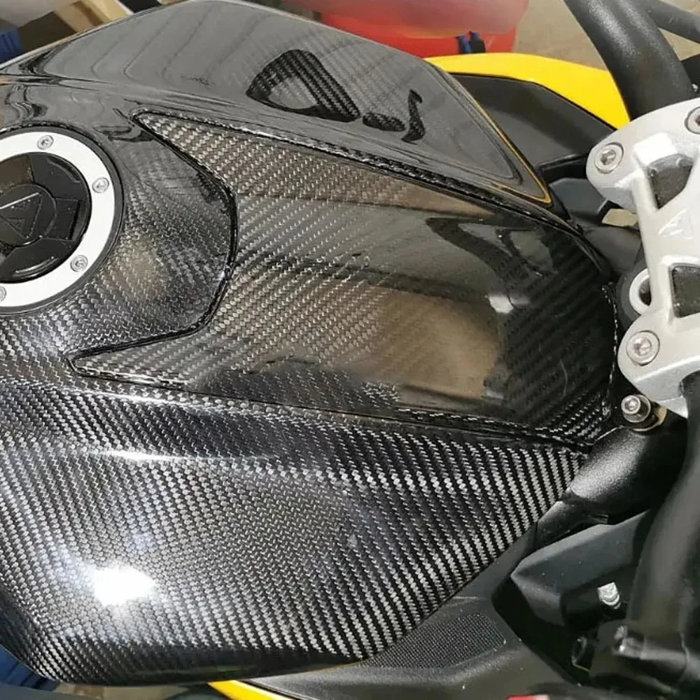 Suitable for motorcycle accessories, the fuel tank shell is Street Triple 765RS/R Moto2 2023 2024, and the fuel tank panel is ma