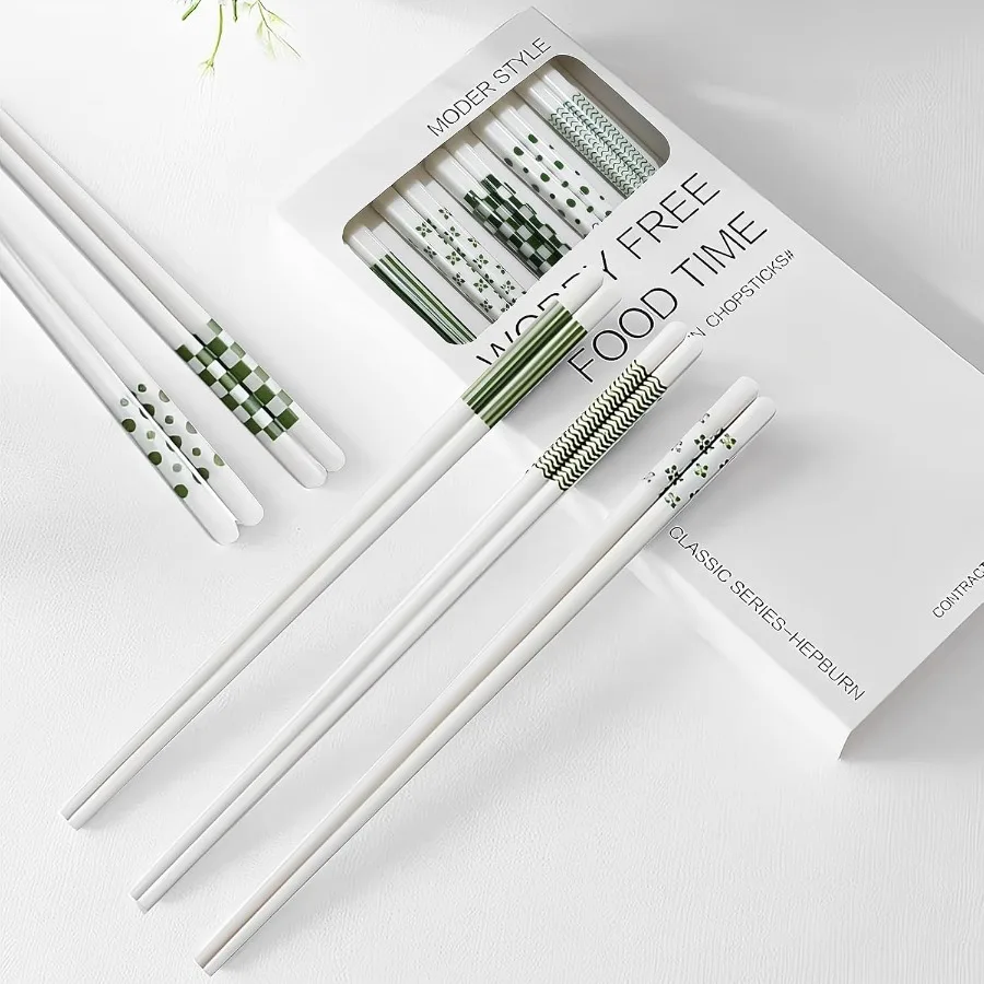 

Reusable Dishwasher Safe 5PC Green Porcelain Hepburn Style Highgrade Bone Ceramics Chopsticks with Delicate Box for Elegant Din