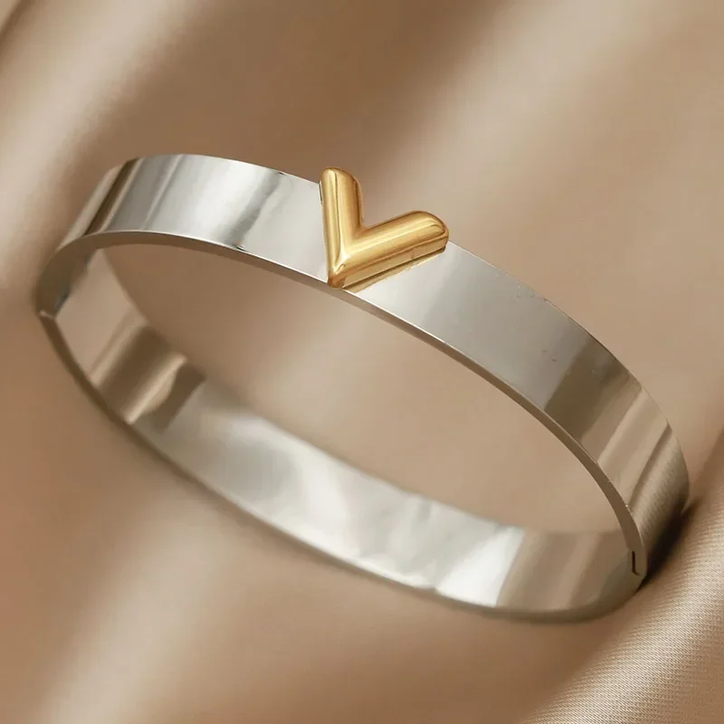 Stainless Steel Metal Flower Pearl Bangles&bracelets for Women Fashion Brand Jewelry Elegant Shell Letter V Bangles Accessories view 5