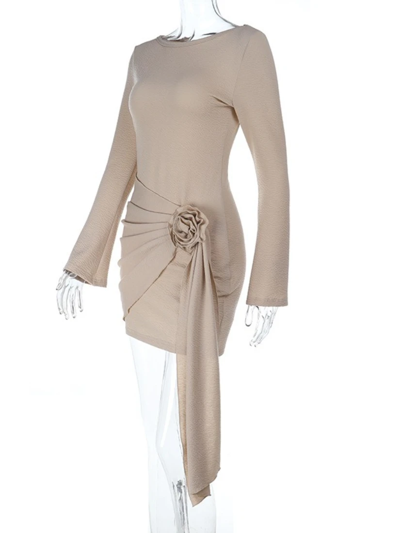 เดรสแฟชั่นผู้หญิง SsTss คอลเลคชั่นฤดูใบไม้ร่วง 2025 แบบใหม่ เซ็กซี่ สีพื้น คอทรงโอ แขนยาว ตกแต่งลายดอกไม้ 3 มิติ พร้อมริบบิ้น ทรงเข้ารูป มินิเดรส