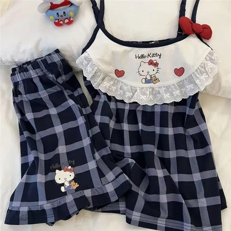 Рисунок 5 - Пижамный комплект Hello Kitty
