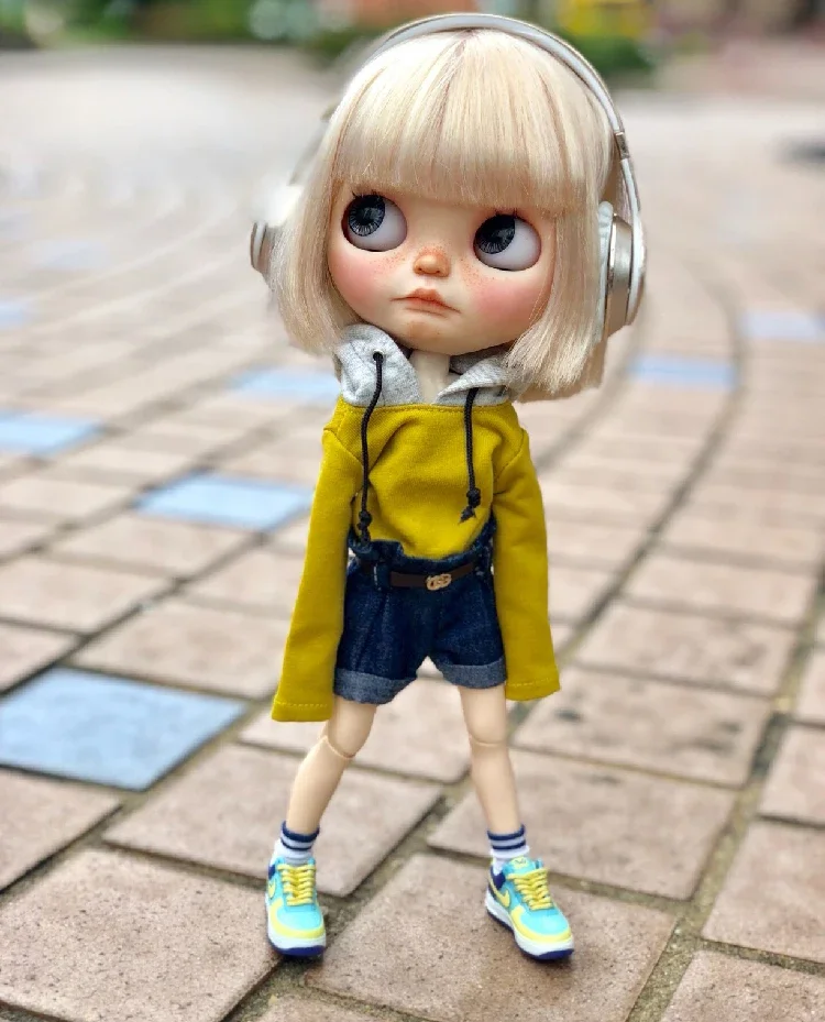 

T02-X583 Blyth Doll clothes 1/6 dolls azone Accessories handmade clothes yellow Coat sweater Denim shorts