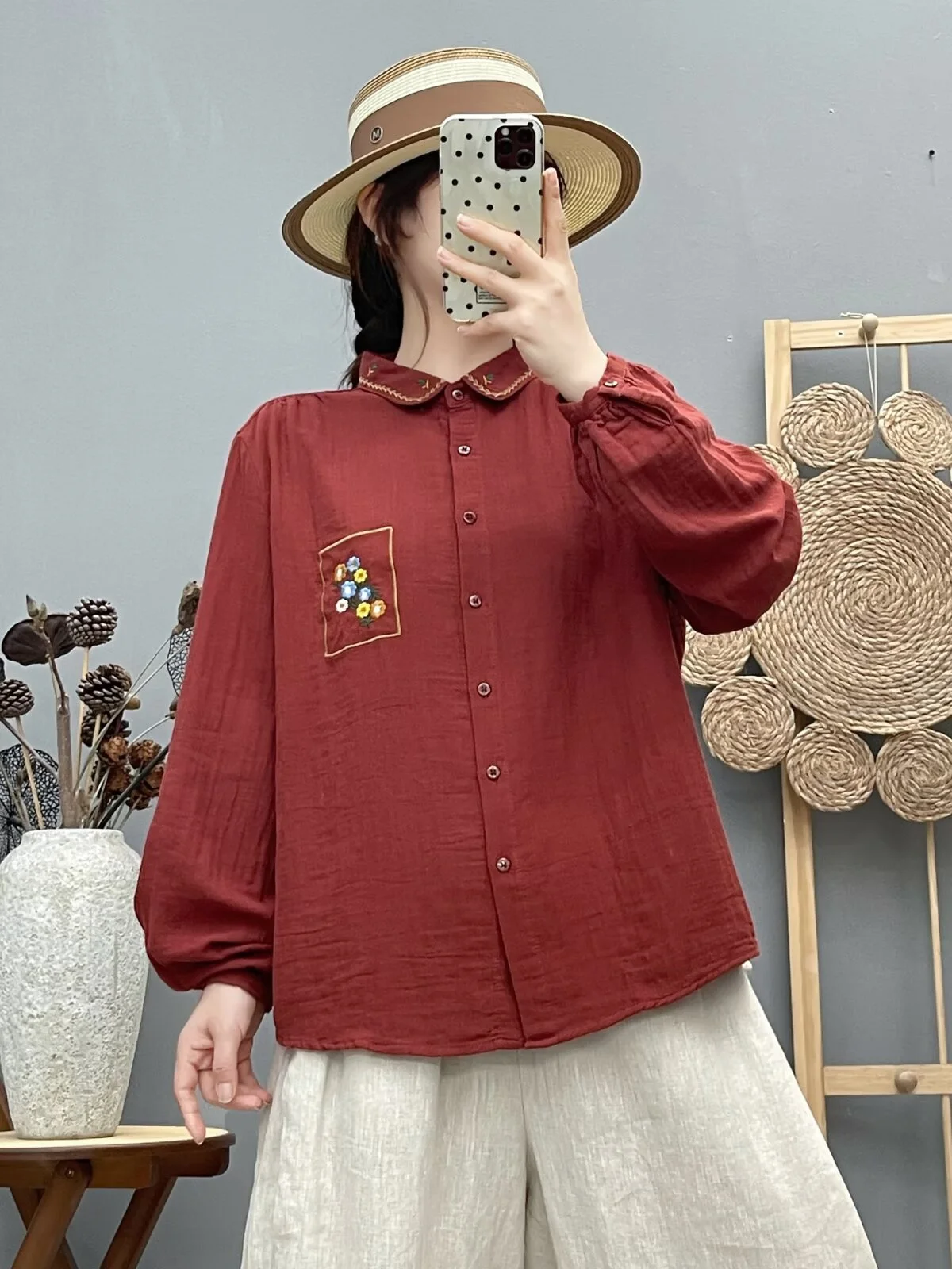 بلوزة قطنية نسائية 100% على الطراز الياباني لعام 2026 قمصان وبلوزات مطرزة بالزهور باللون الأبيض والأزرق والأحمر للنساء قطع علوية بأكمام طويلة #1