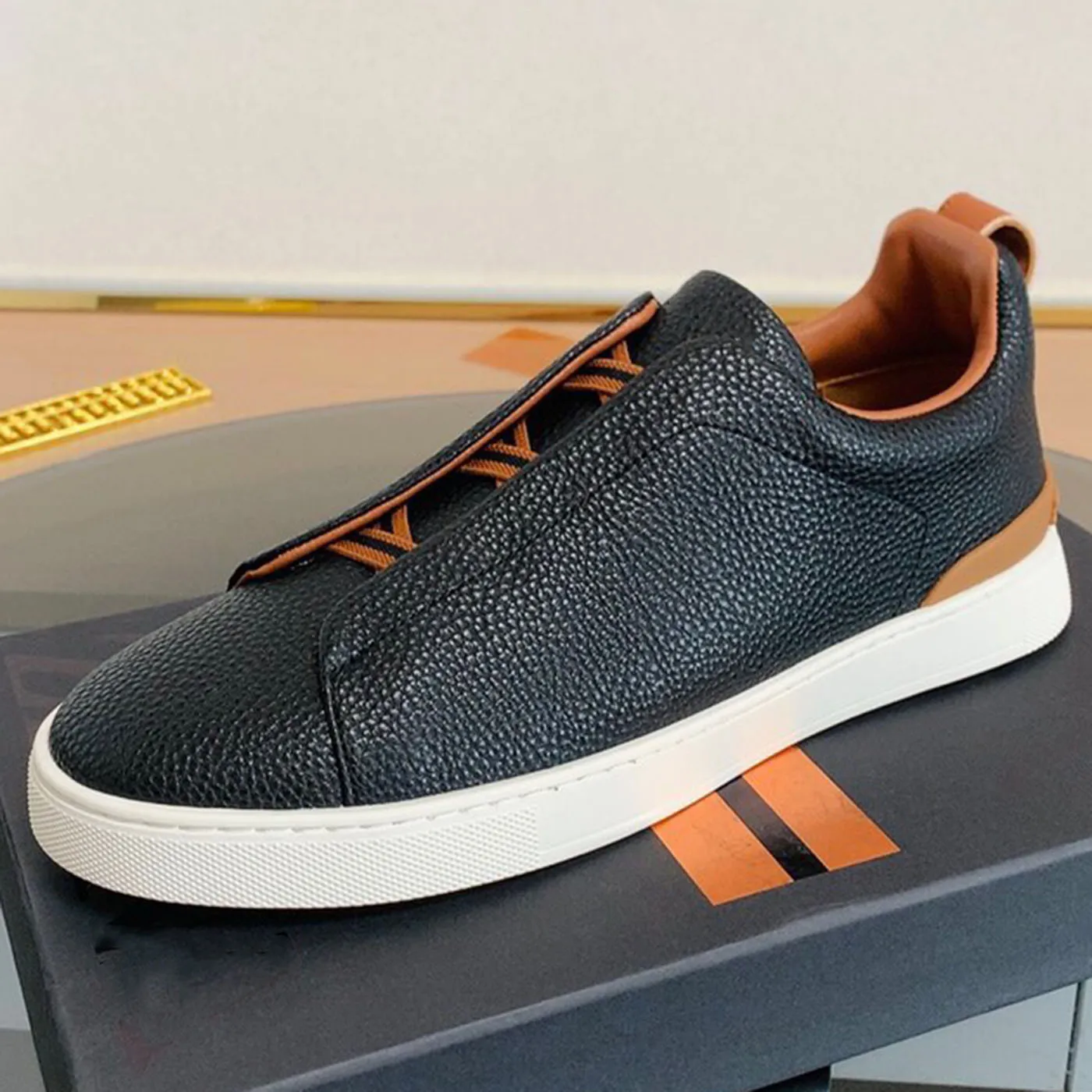 Casual Leather Slip-On Men's Shoes Litchi Grain Pattern Trendy White Shoes Comfortable Rubber Sole Wear Resistant All-Season