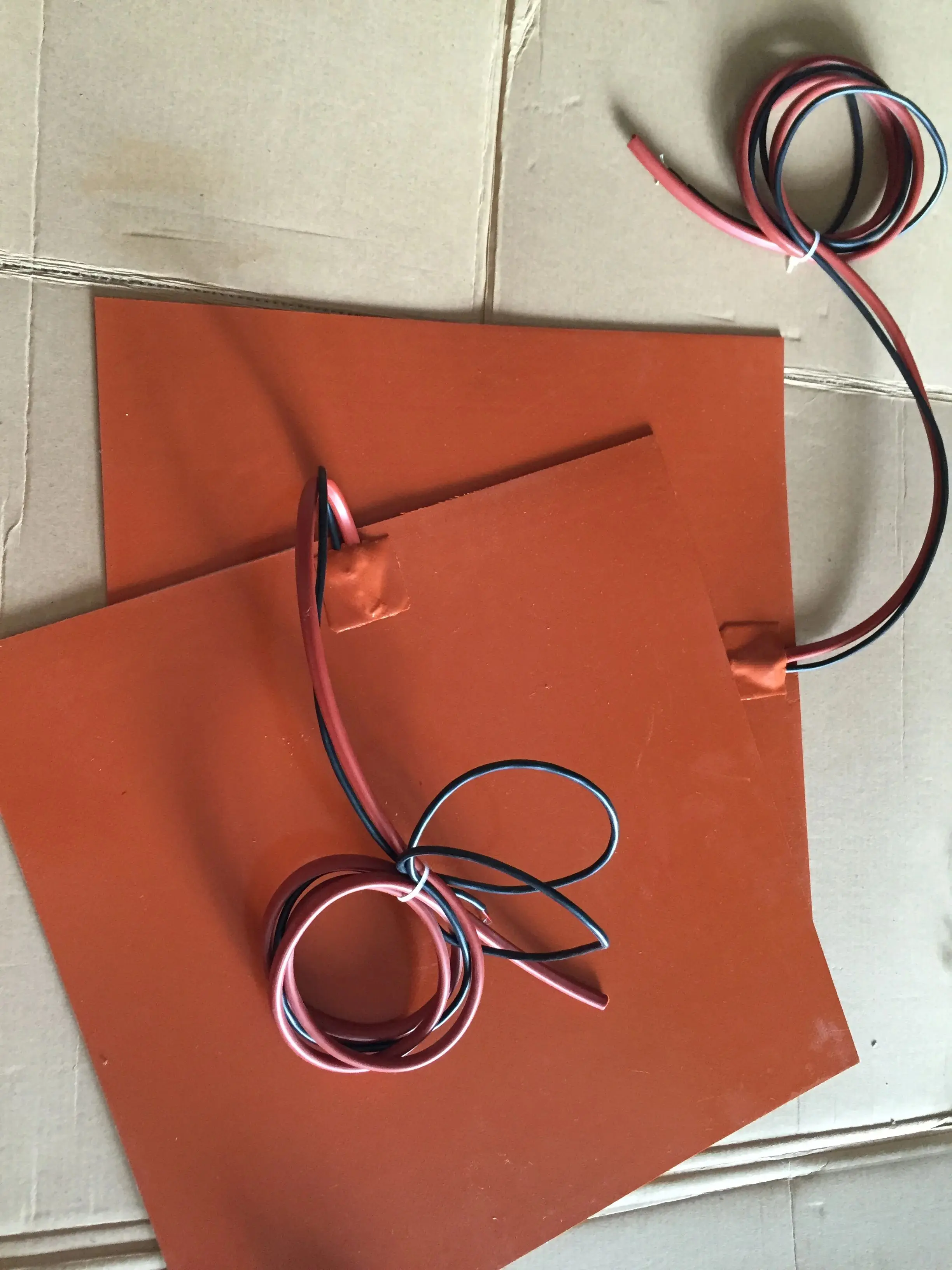 elemento riscaldante silicone riscaldatore termostato 75C 280x280mm 12V 300W silicone heater for Food service equipment Warming