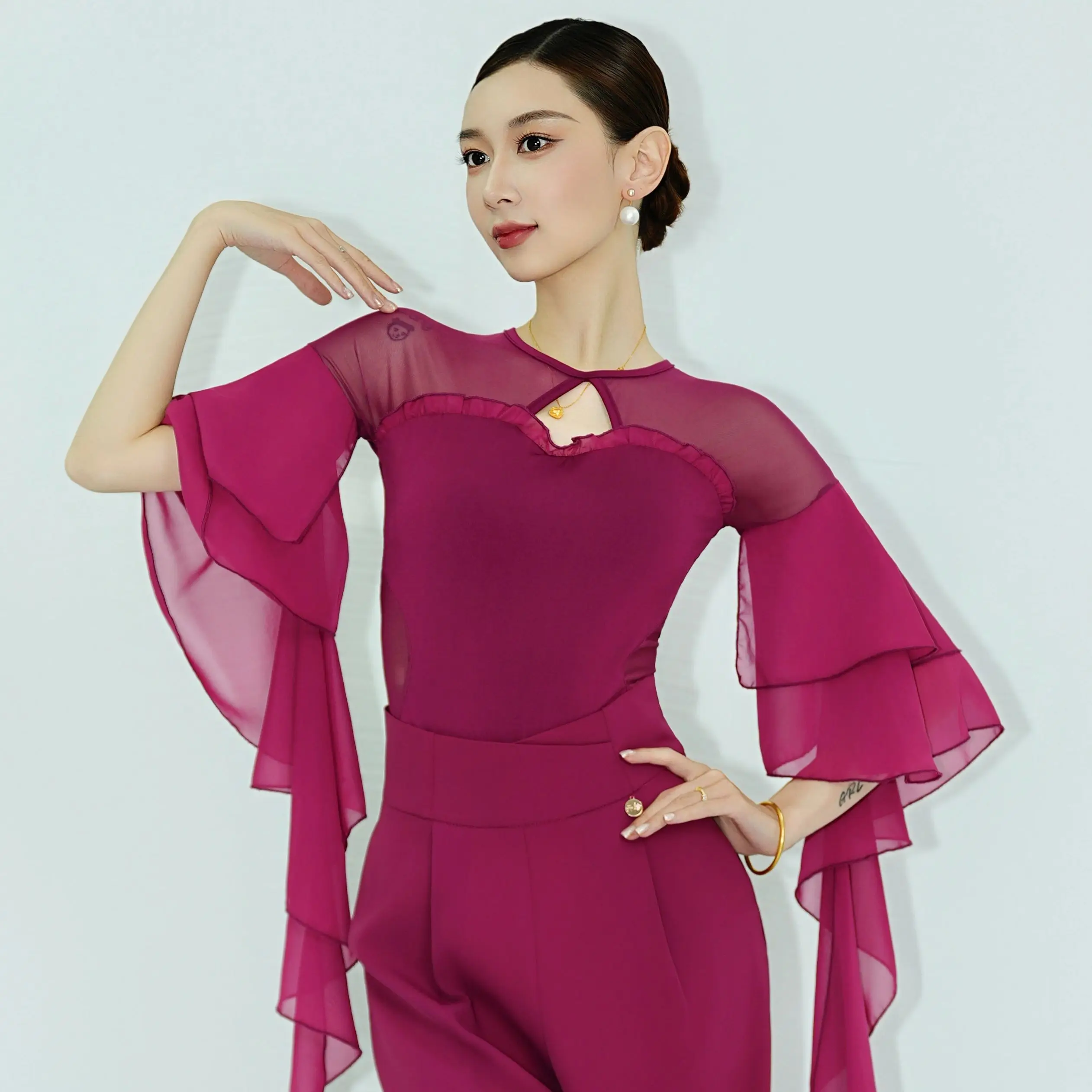 

2026 Modern Dance Clothes Mesh Back Half Sleeve Top Chacha Rumba Tango Latin Waltz Ballroom Dance Practice Costumes Wear DN23775
