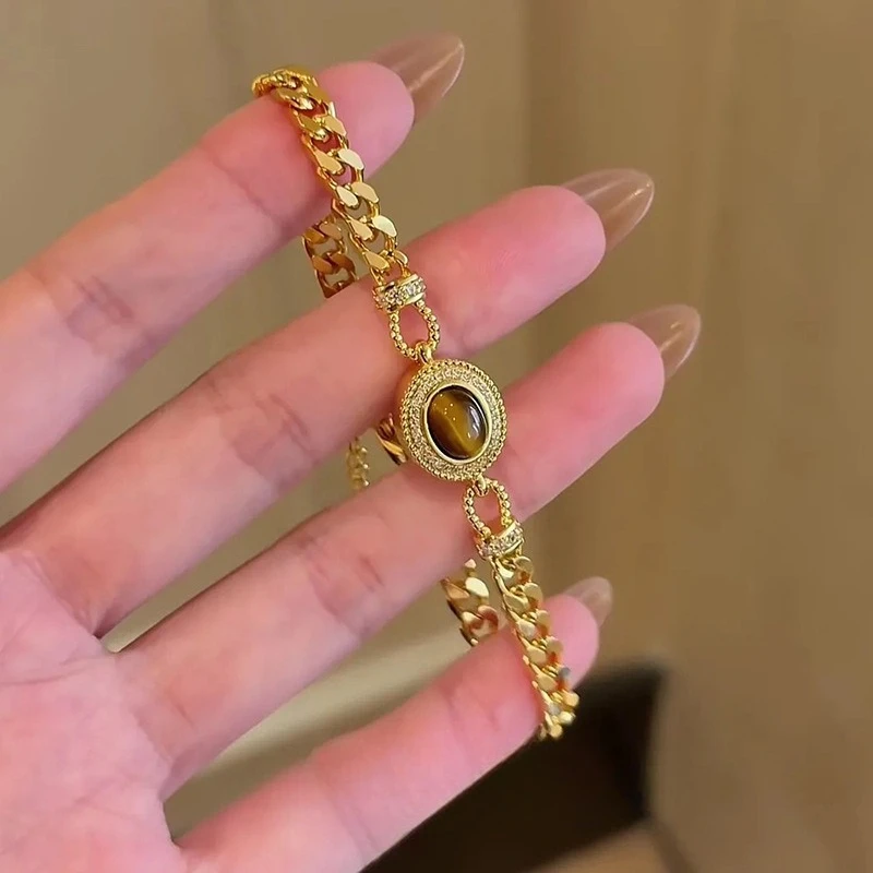 

Fashion Kt18 Golden Color Dot Diamond Egg Shaped Tiger Eye Stone Bracelet for Womens Bride Wedding Engagement Fine Jewelry