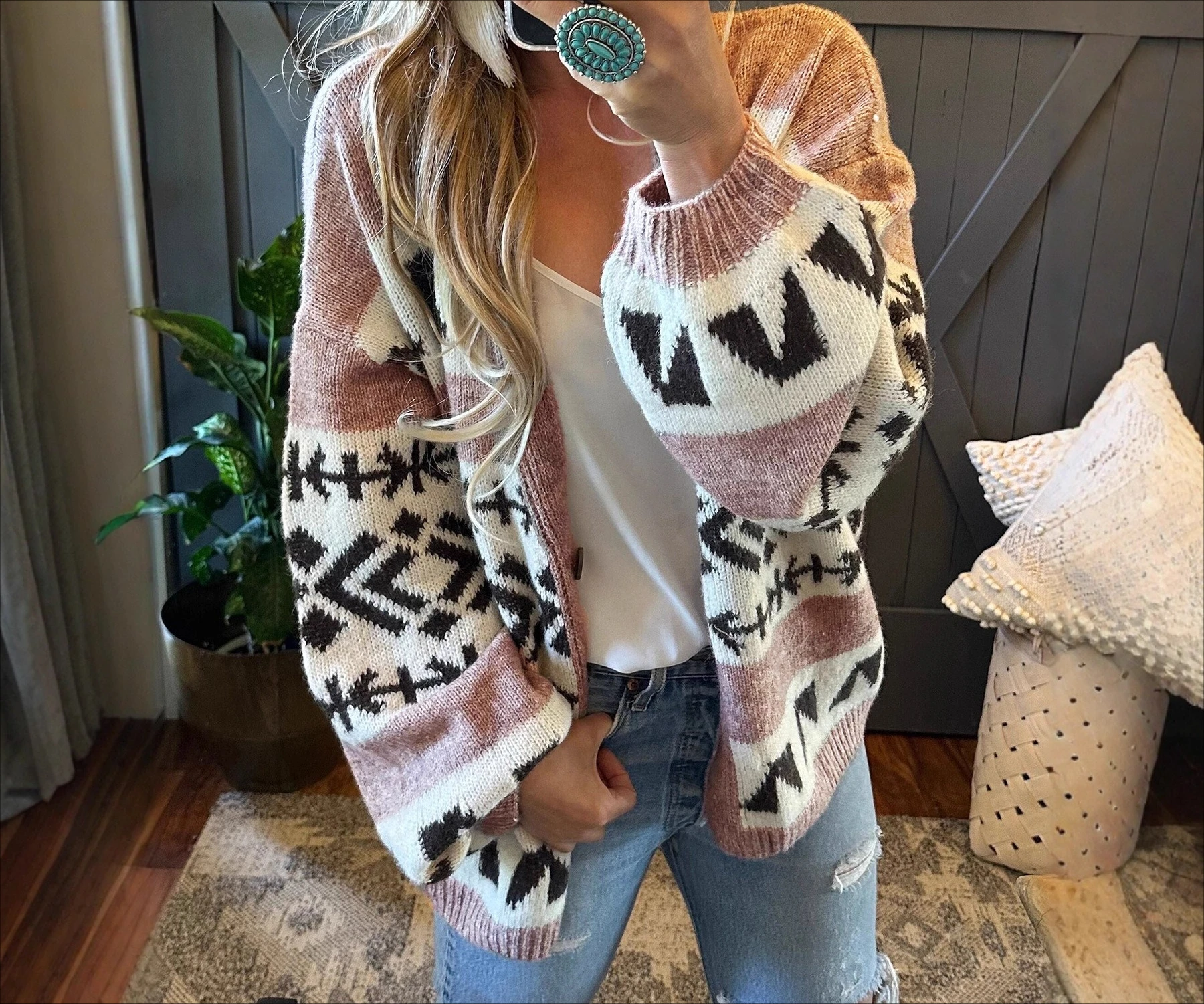 

2025 Autumn and Winter New Loose and Lazy Style Contrasting Color Outer Wear Knitted Cardigan Sweater Jacket for Women