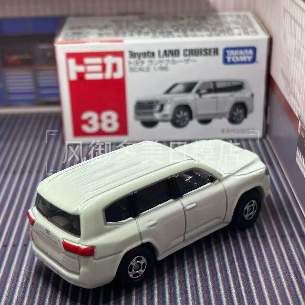 

Takara Tomy Tomica No.38 Toyota Land Cruiser 1:66 Diecast Alloy Car Model Mini Vehicle Replica Collection Gift Toys for Boys