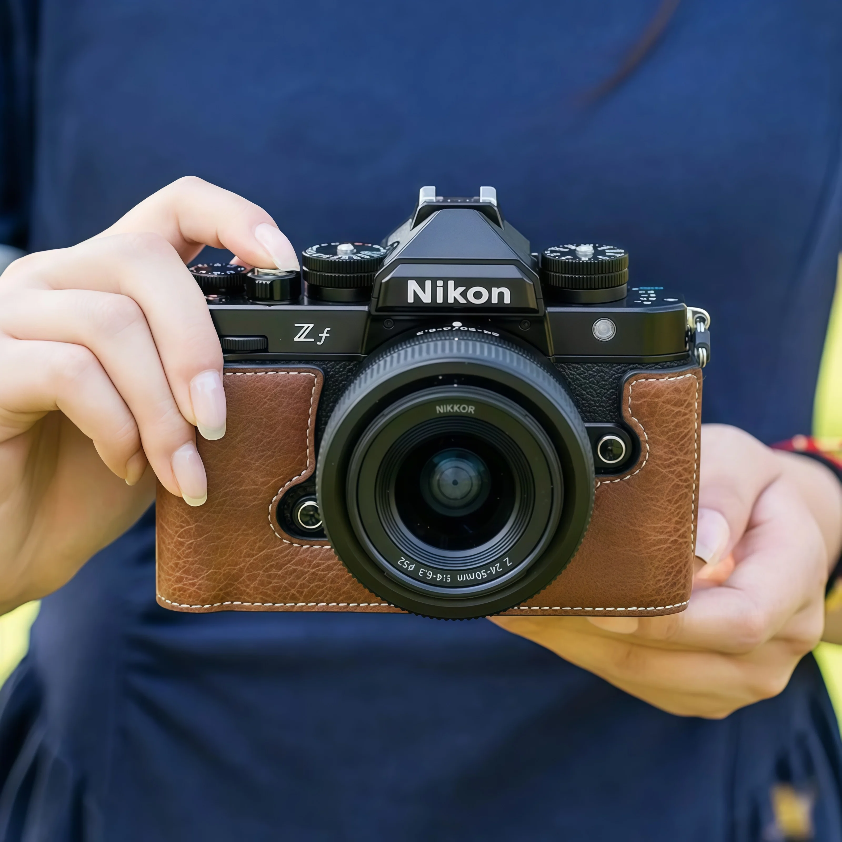 

Camera bag leather base suitable for Nikon ZF fall-proof wear-resistant half-bag protective case