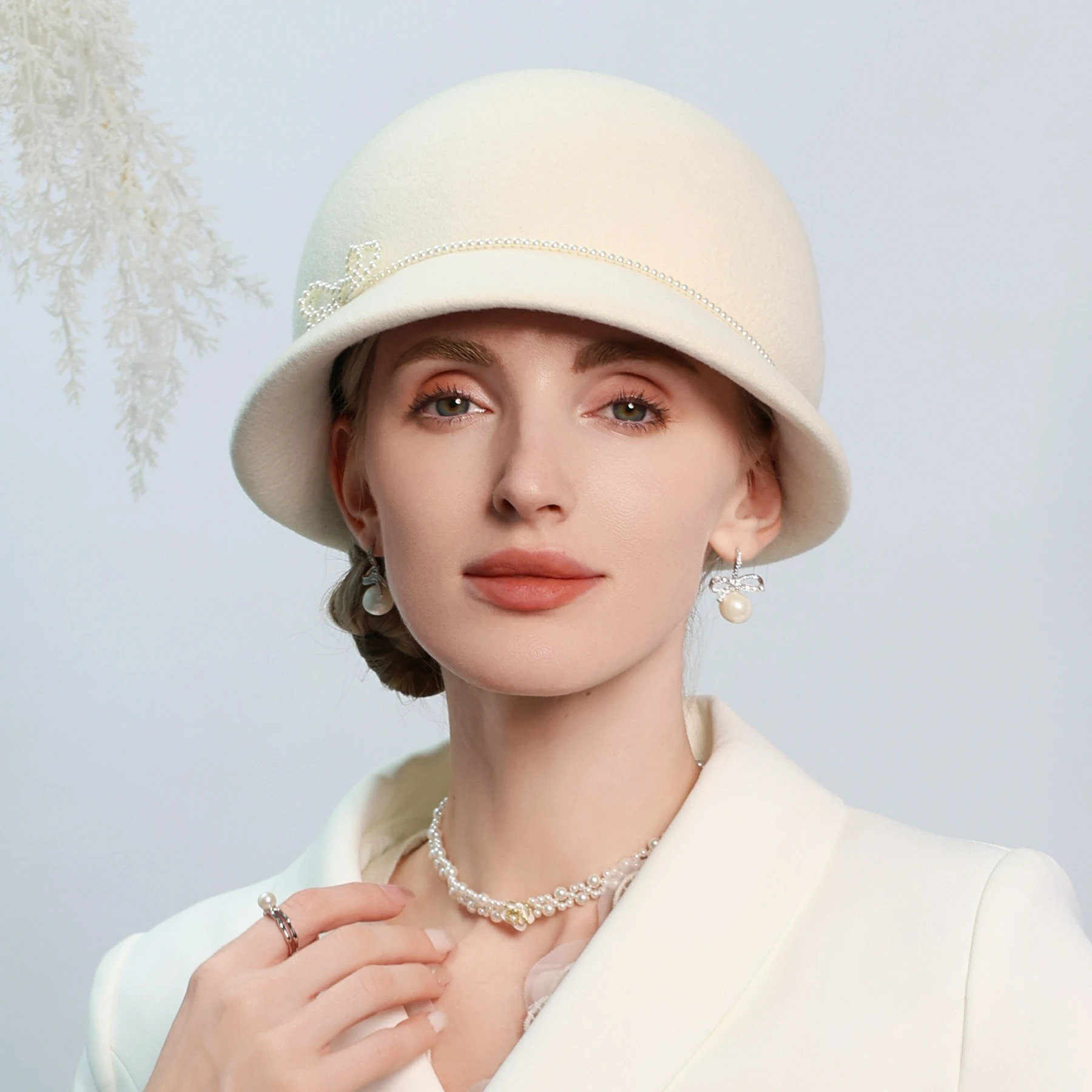 FS White Bowler Hats For Women Elegant Winter Wool Cap With Bowknot Formal Dress Ladies Felt Fedoras Wedding Party Church Hat