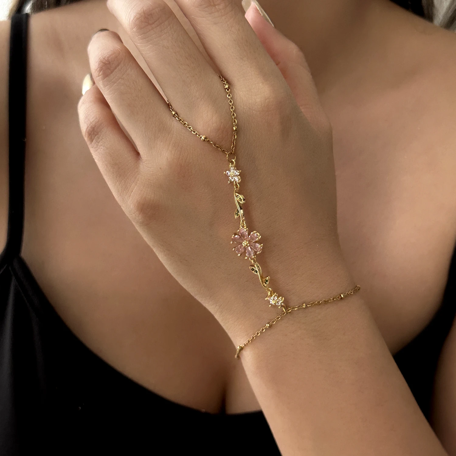 Rosa Zirkonia Edelstahl Fingerkette Armband für Damen, vergoldet, CZ Blumen Handkette, Party Hochzeit Schmuck Geschenk – Detail 5