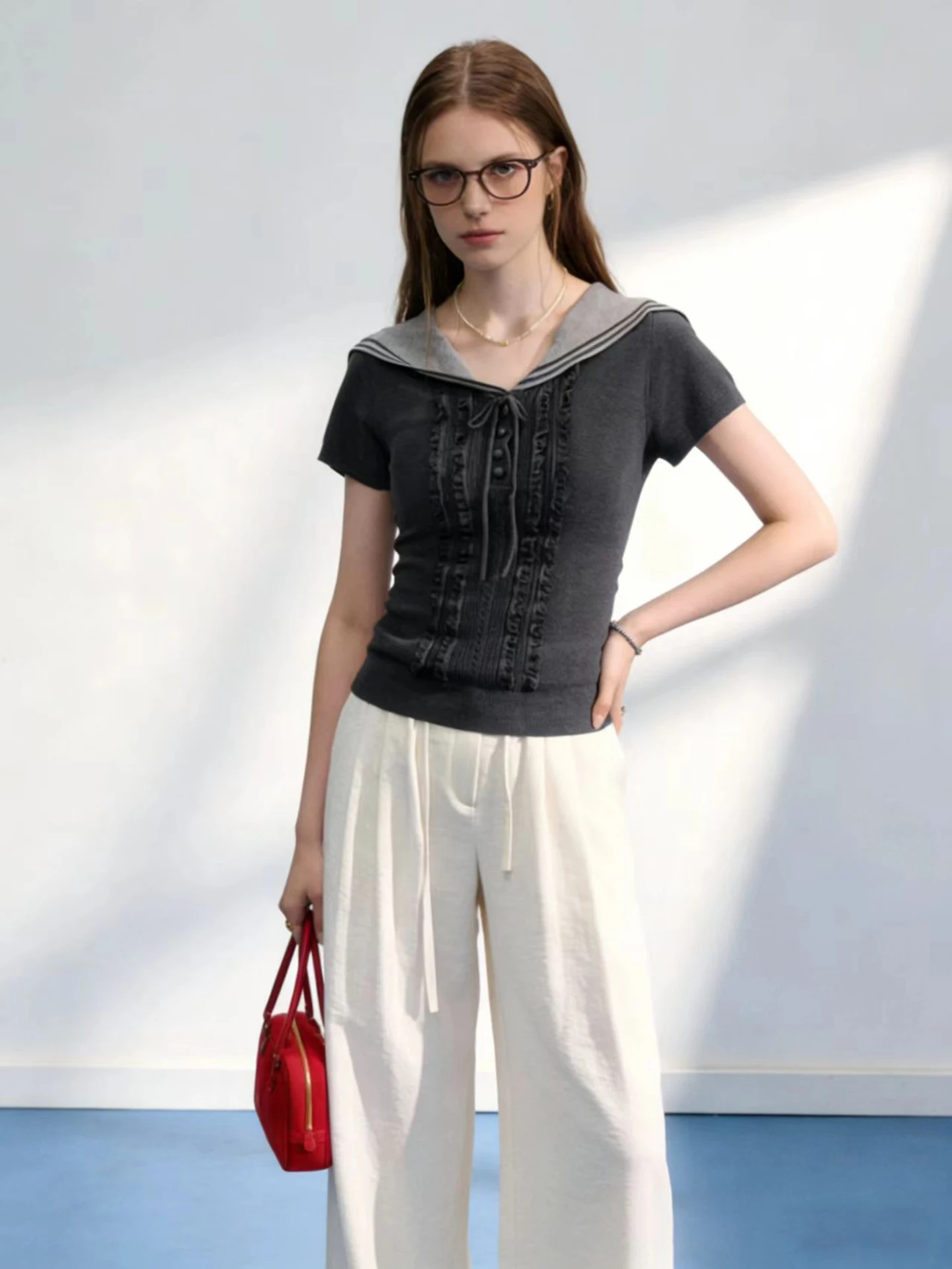 

HUAAPPUW Женский топ в стиле ретро-колледж, вязаный, с коротким рукавом, темно-синим воротником, декорированный рюшами и поясом, из мягкой полиэстеровой смеси, летний