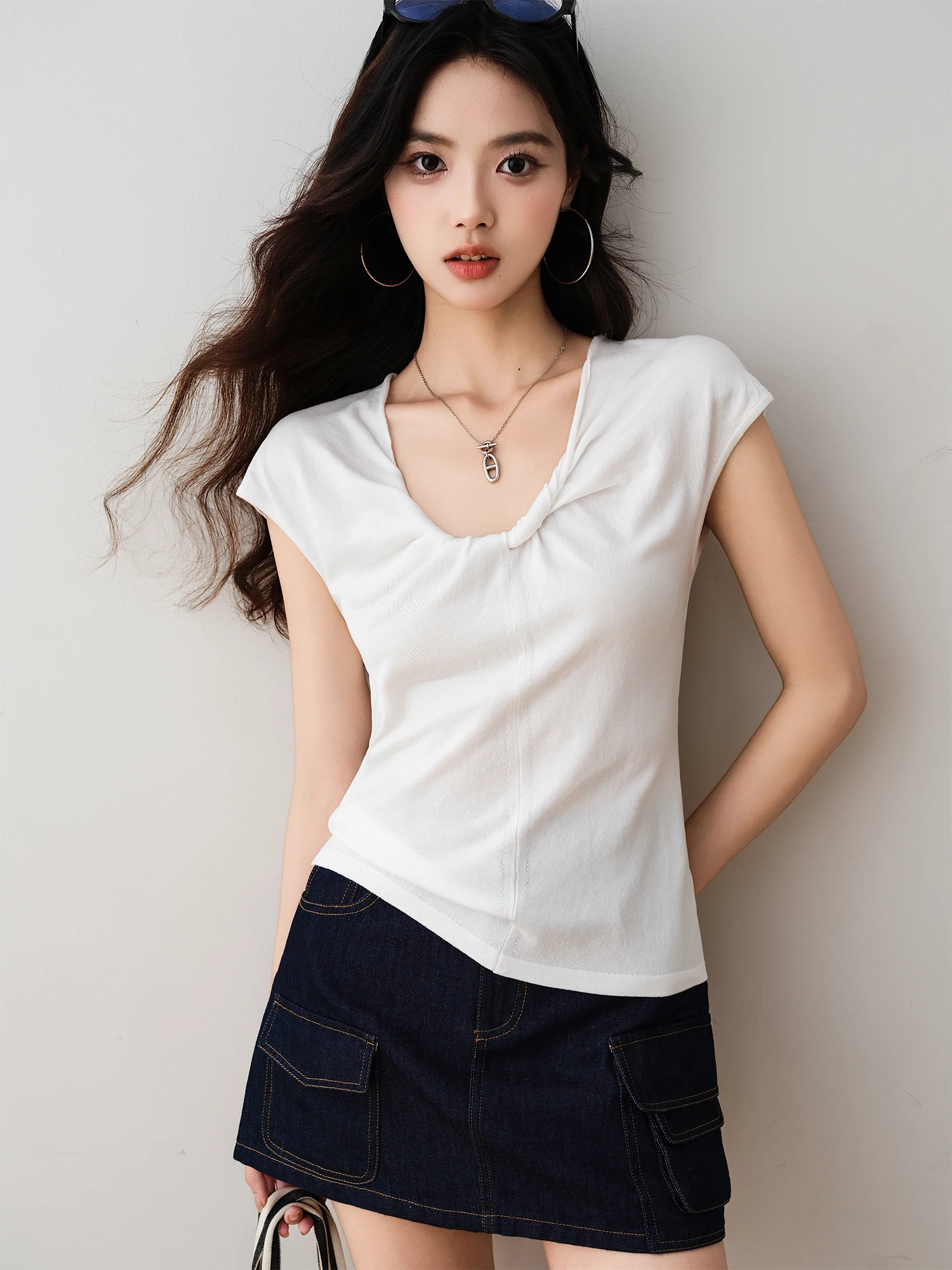 

Женская футболка Ele Twist U-Ne T-irt Slim Fit, универсальный дизайн, летняя новинка, повседневный топ RONRON