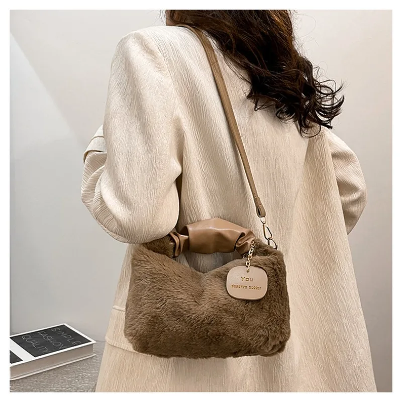 

Plush Fashion Handbag 2024 Spring New Versatile Instagram Shoulder Crossbody Bag Western Leisure Shoulder Bag Korean Edition