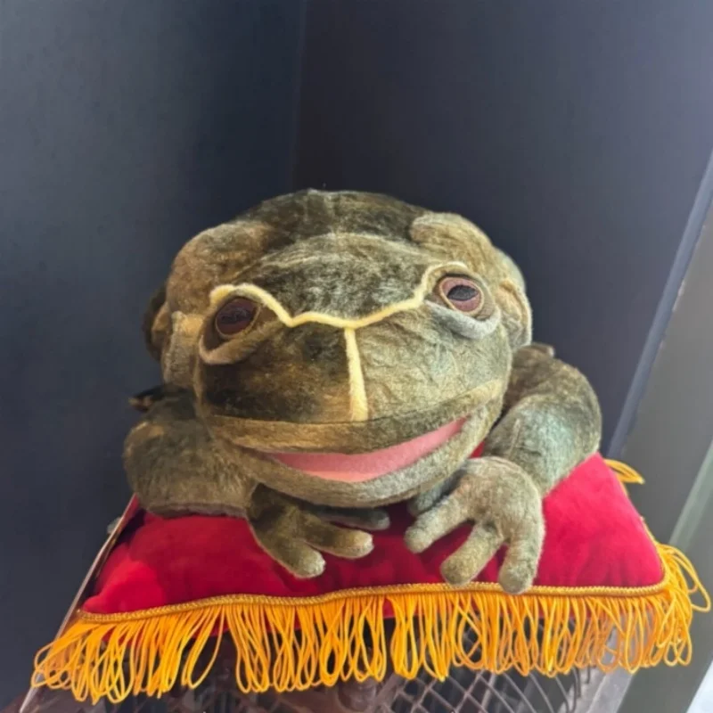 Universal Beijing Resort Frog Choir Toad Hand Puppet Plush Toy for Interactive Games and as a Souvenir