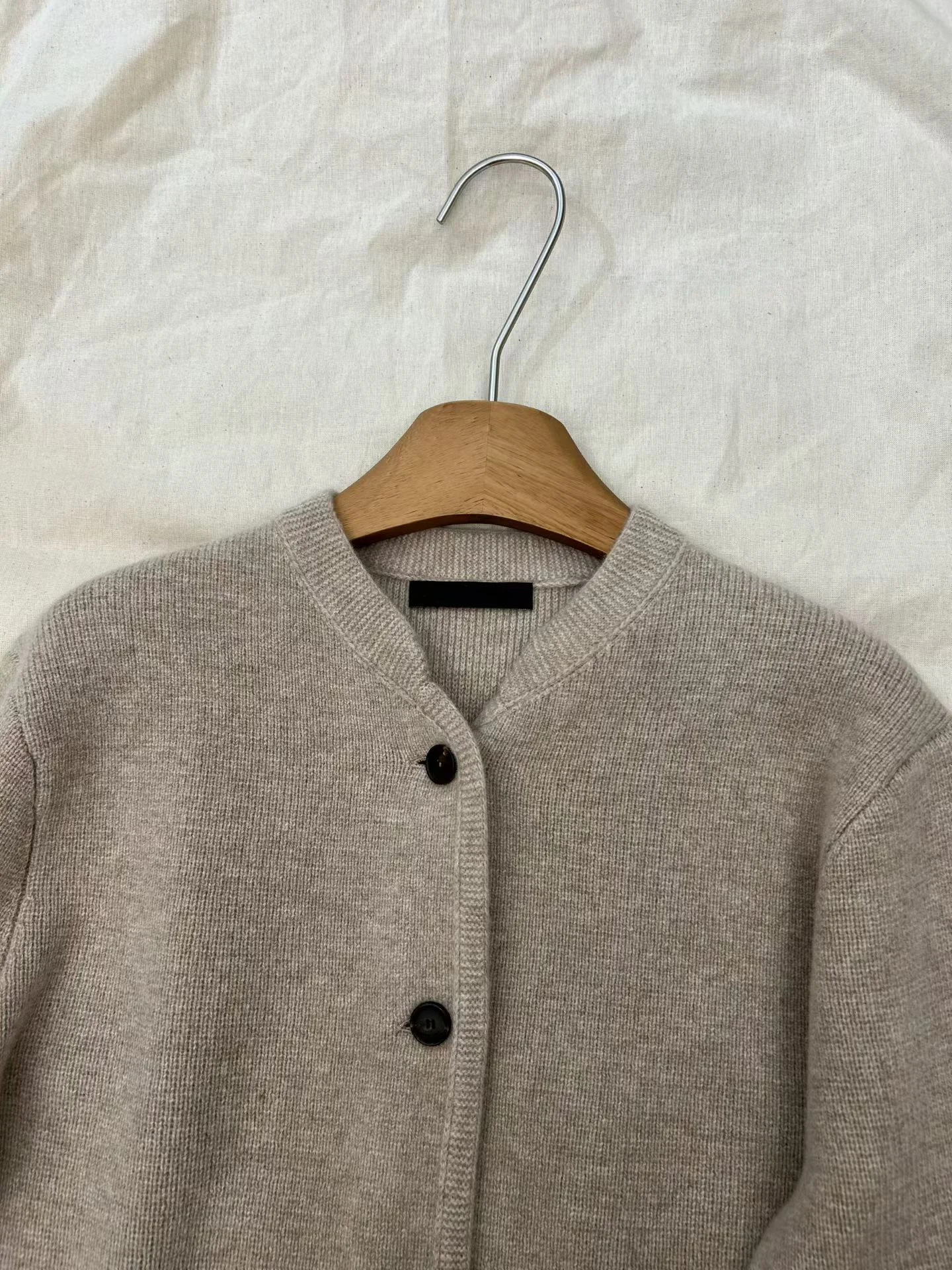 เสื้อผ้าผู้หญิงต้นฤดูใบไม้ร่วงแบบใหม่ สไตล์เรโทร เสื้อแจ็คเก็ตแคชเมียร์ทรงหรูหรา กระดุมแถวเดียว มีกระเป๋า