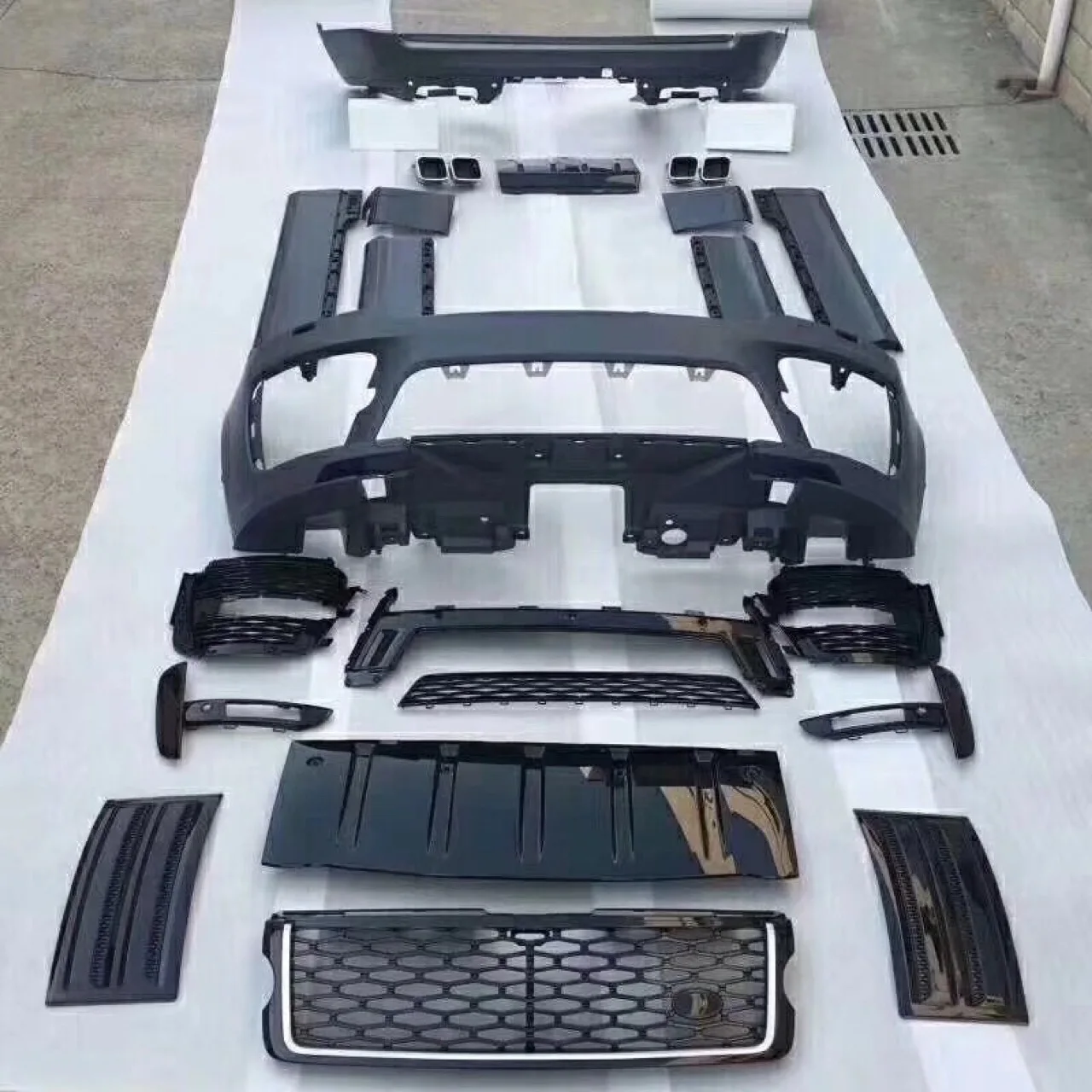 

Suitable for Range Rover/SVO Surround/Executive/Modified/Front and rear bumpers in the net tail throat