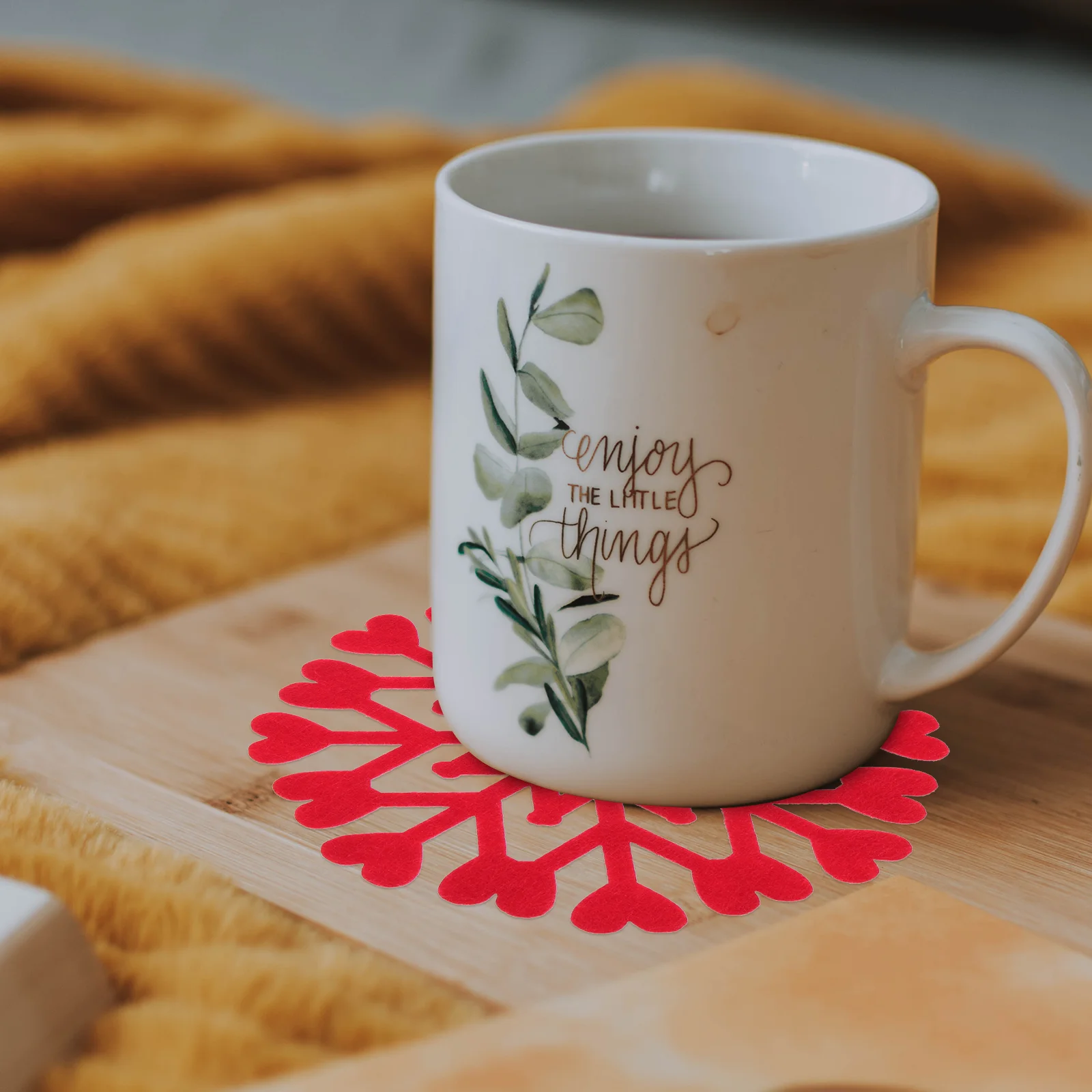 

12Pcs Christmas Felt Snowflake Coasters Cup Mats Heat Insulated Cup Pads Home Party Dining Table Mug Mat Non-Skid Mug Mat