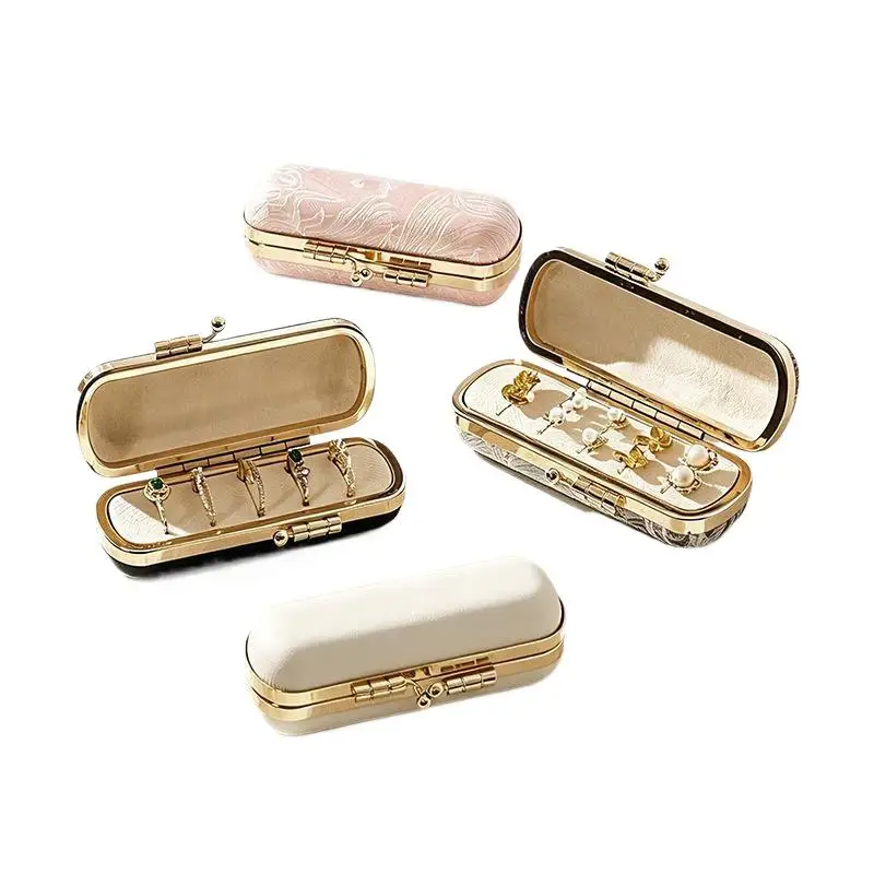 Kiss-Lock-Verschluss Mini-Ringbox mit Samtfutter, Kunstleder-Außenmaterial, Ohrring-Organizer mit goldfarbenem Metallbesatz – Detail 1