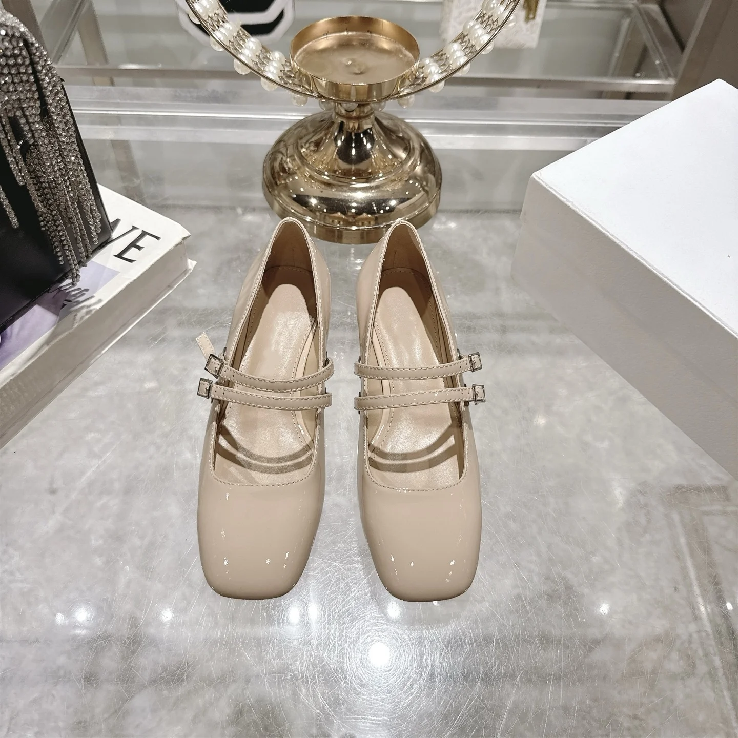 

2025 New Fashionable and Easiest for Match Pearl Strap Low Heel Shoes