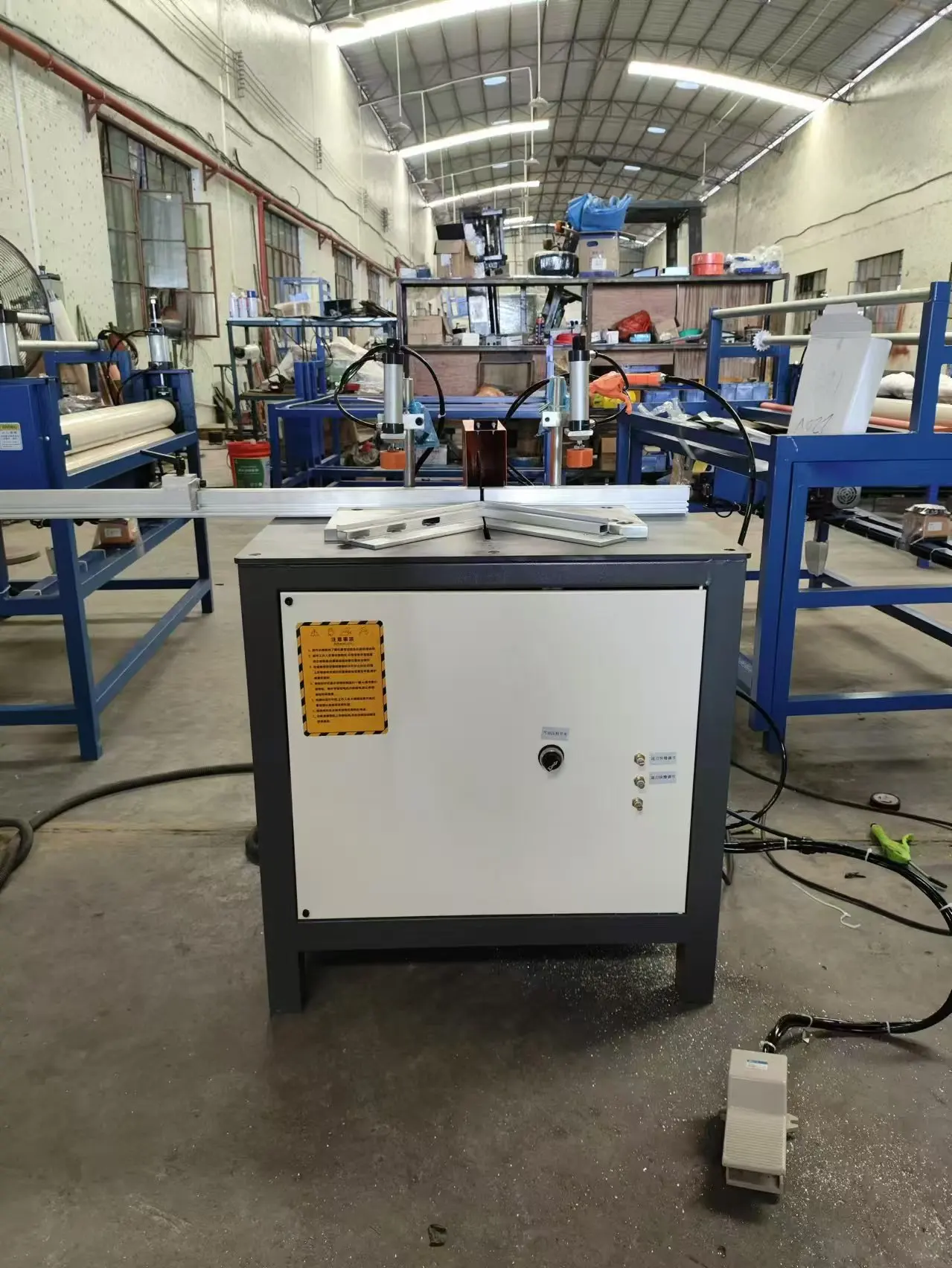 Máquina de corte de alumínio de precisão totalmente automática de 45 graus