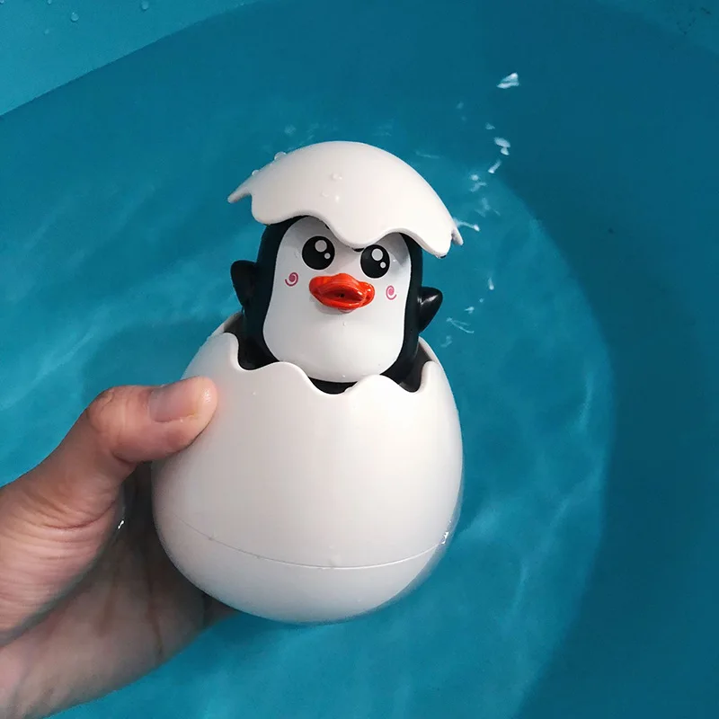 子供用お風呂のおもちゃセット - 水を噴くペンギン、アヒルの子、卵殻、浮遊するスプリンクラー、赤ちゃんの浴室用の楽しいシャワーおもちゃ