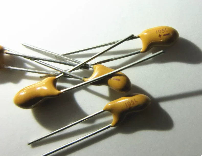Direct-insert tantalum capacitor 35V 1UF 1UF 35V 105L electrolytic capacitor yellow