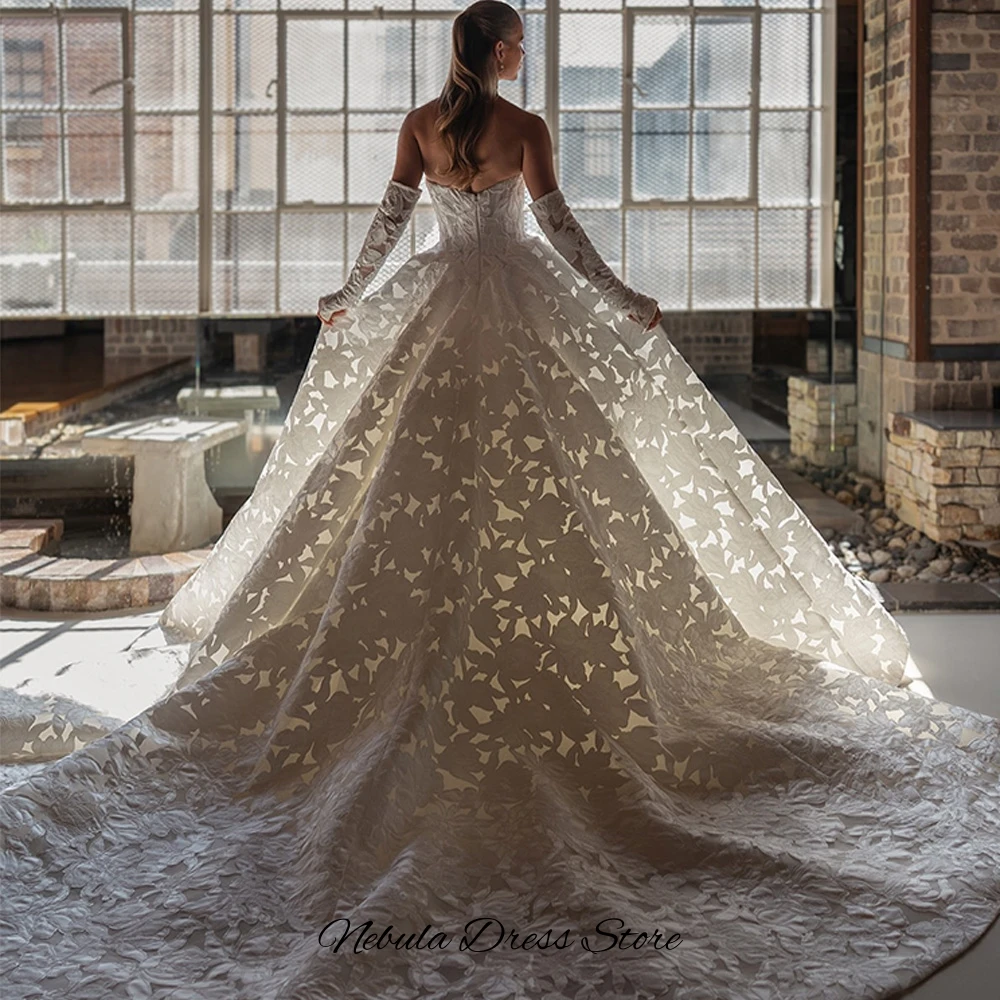 Dreamy Strapless Lace Bridal Gowns Simple Zipper Back Sleeveless Customized Wedding Dress Exquisite Appliques Robe de mariée