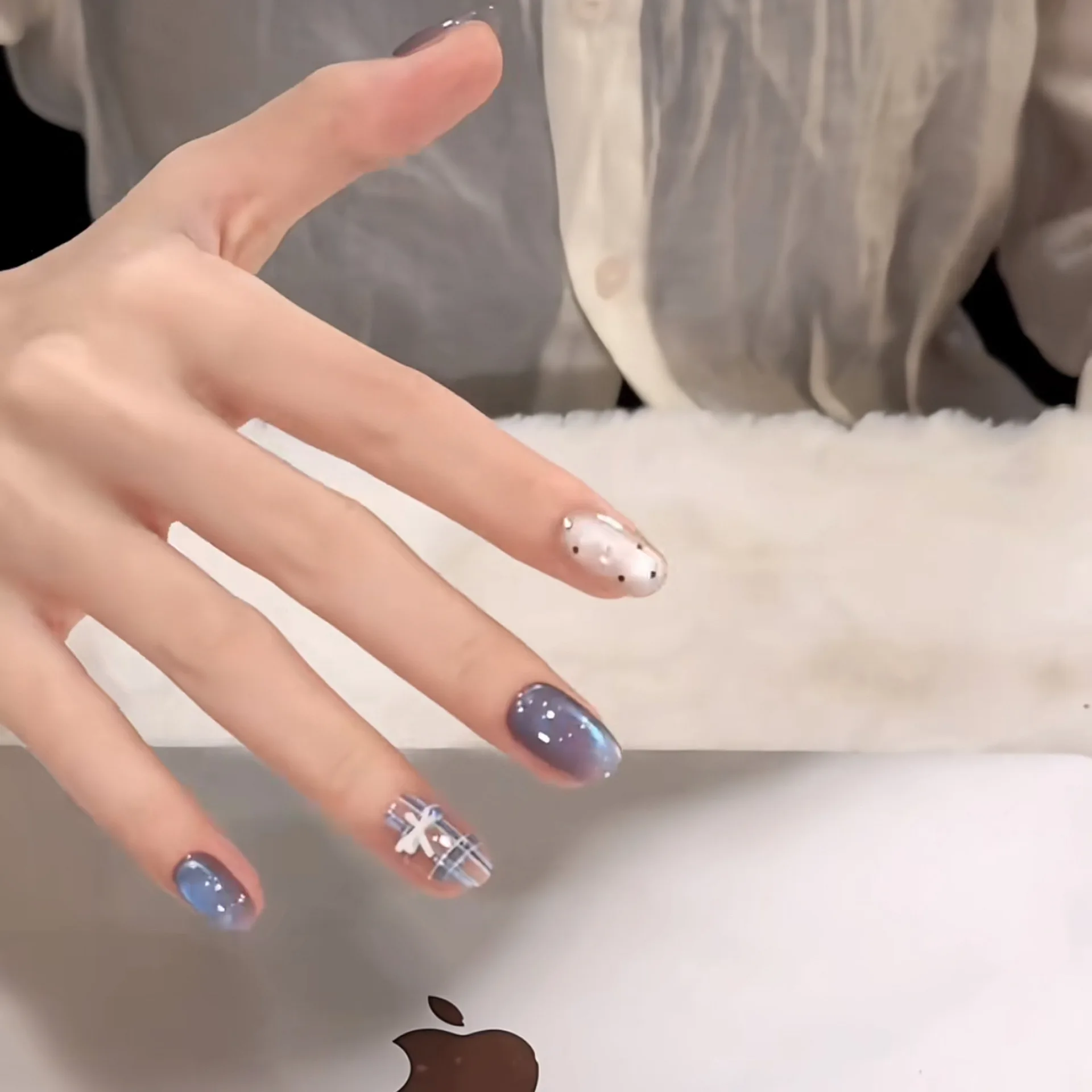 

10pcs Handmade Short Press On Nails Shiny Glass Bead Cat Eye Blue Plaid Pattern Polka Dot Bowknot Decor Sweet Wearable Fake Nail