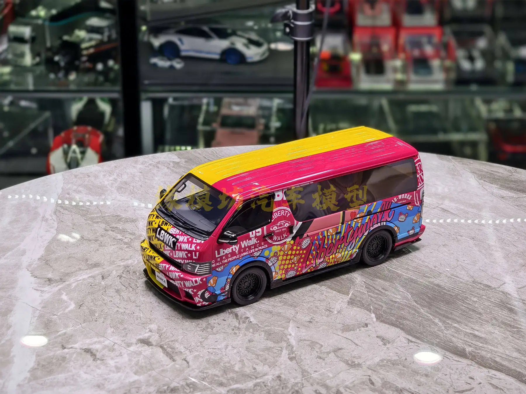 

OTTO 1:18 Hiace LBWK OT1320 MPV Simulation Limited Edition Resin Metal Static Car Model Toy Gift