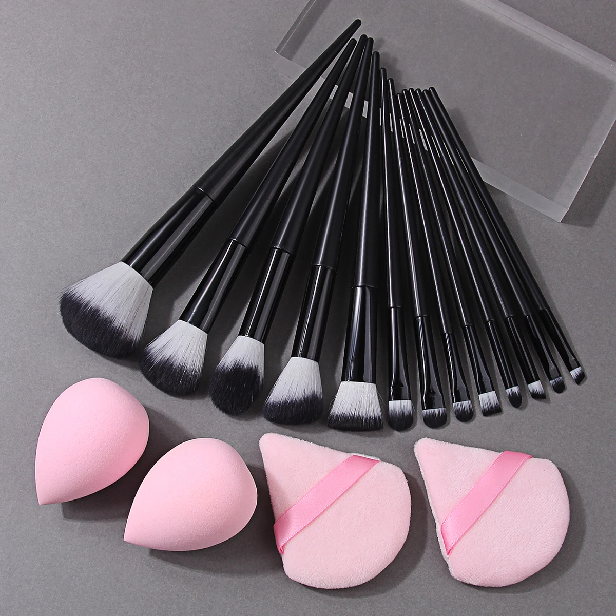 17PC Value-For-Price Soft Hair Makeup Brush Set - Sponge Egg Triangle Makeup Powder Puff Combination - Blush Brush, Contour Brus