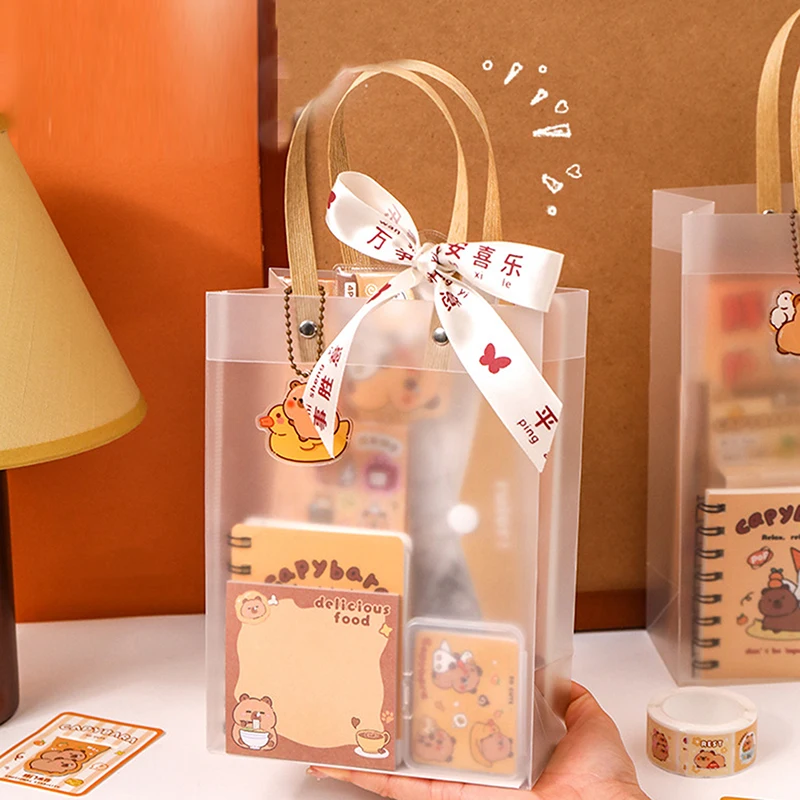 Simpatico set di cancelleria a tema capibara: ideale per studenti, uso in ufficio e occasioni regalo