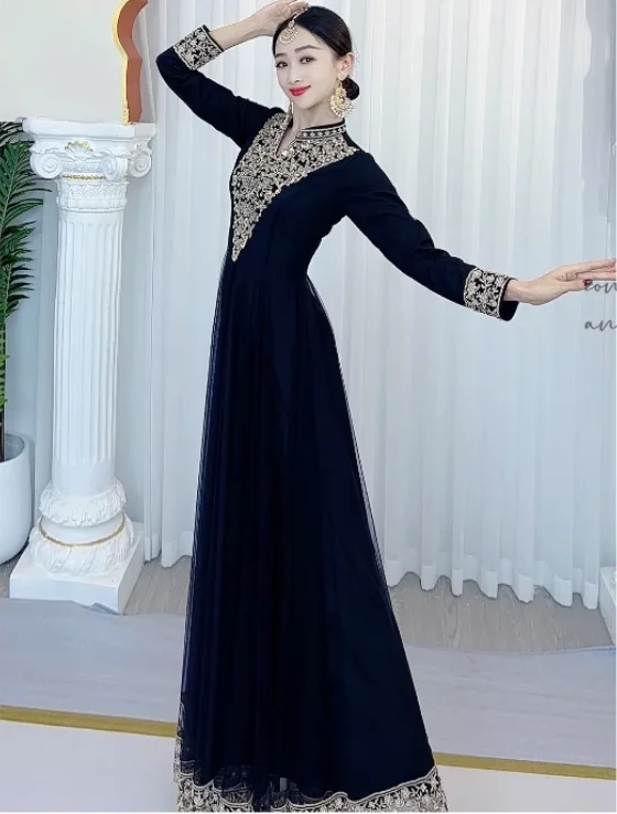 

Indian Xinjiang Dancer Embroidered Large Skirt Dance Costume