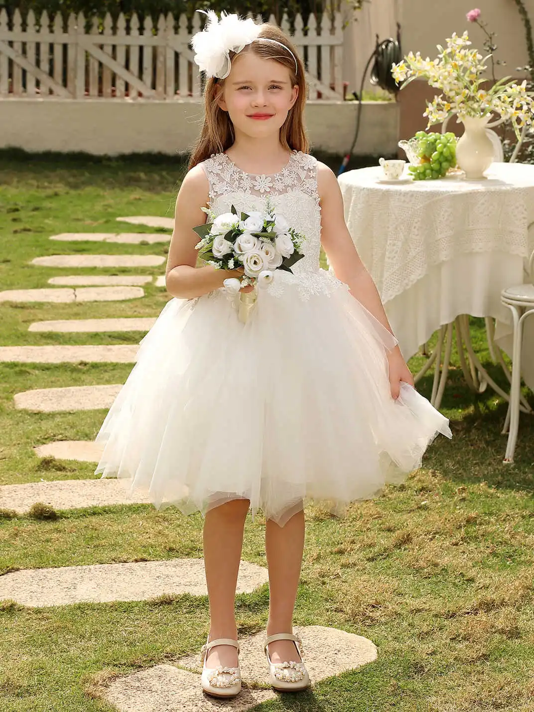 

Короткое платье для девочек с круглым вырезом и пышной юбкой, элегантный дизайн без рукавов, платье для выступлений, подходящее для вечеринок и причастий.