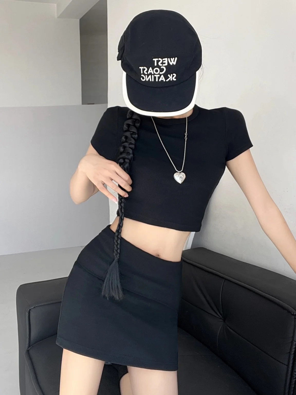 Conjunto Sexy de dos piezas de punto, falda ortopé ajustada de cintura baja, Top redondo Ne, conjunto Faion para mujer, colección de verano ort Sve