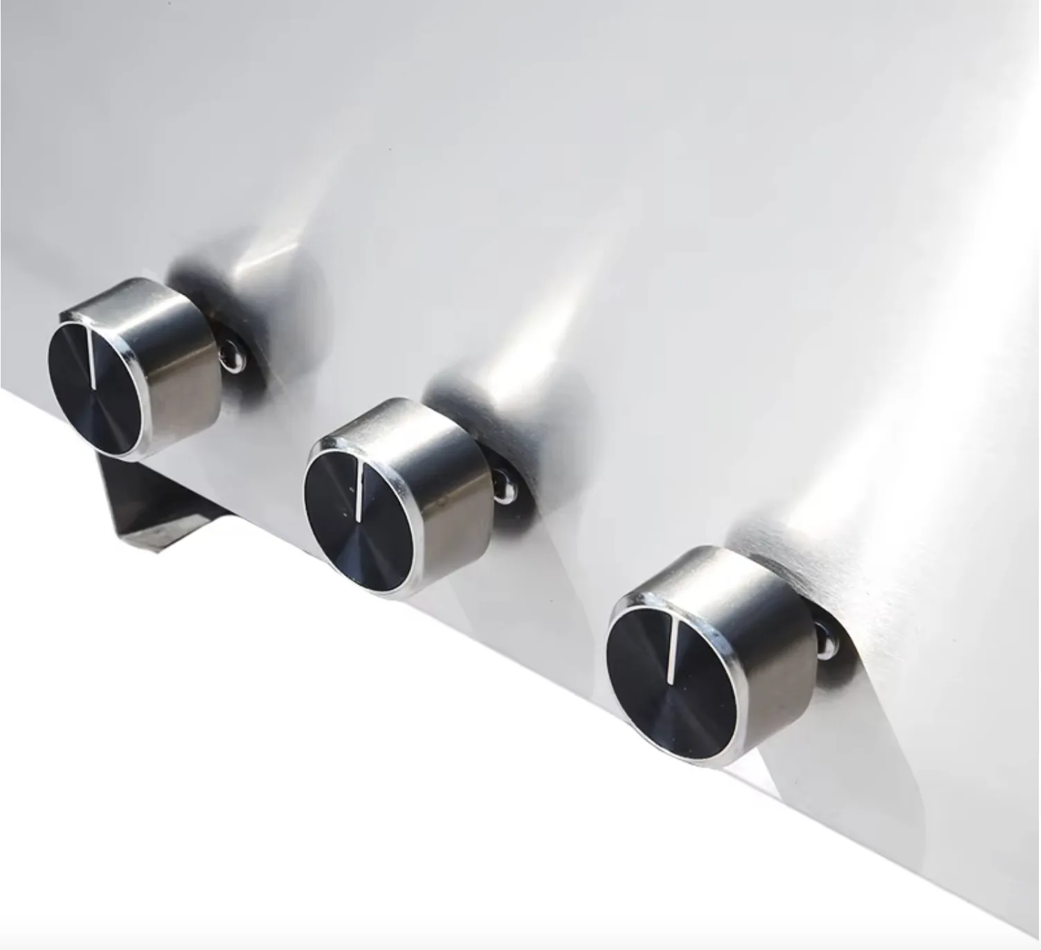 Commercial Heavy-Duty Stainless Steel Infrared Gas Grill with Wind Guard & Easy-Control Knobs