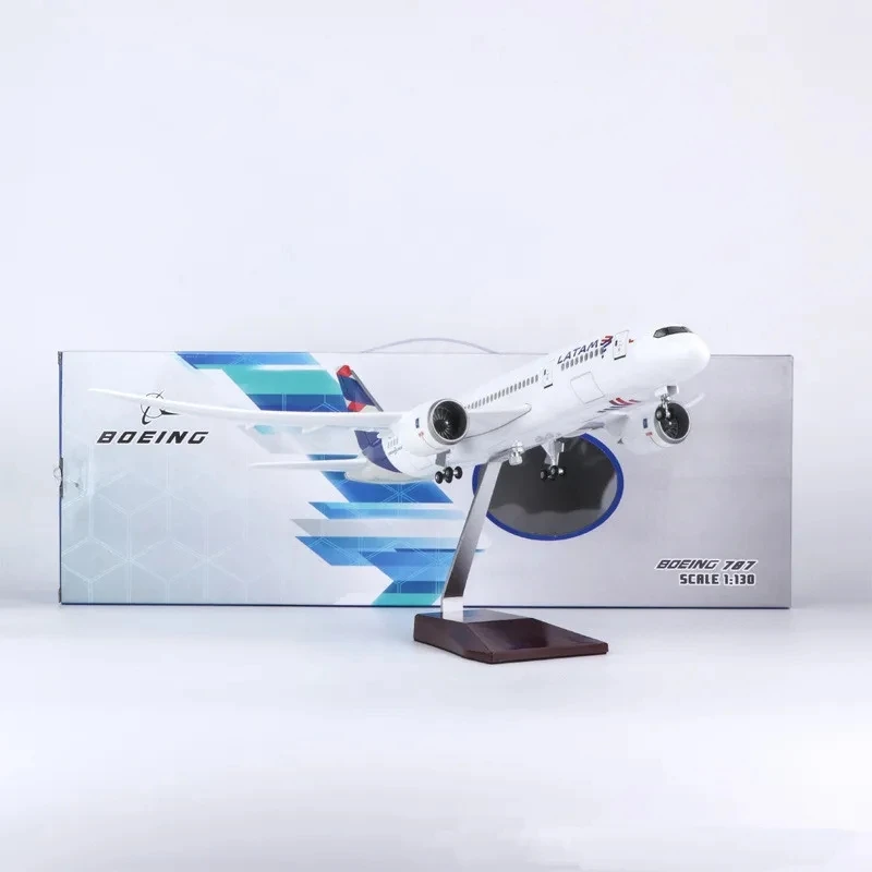 1:130 Scale Chile LATAM Airlines Boeing 787 Dreamliner Diecast Model Airlines Resin Airplane Toys Collection Display Gifts Fans