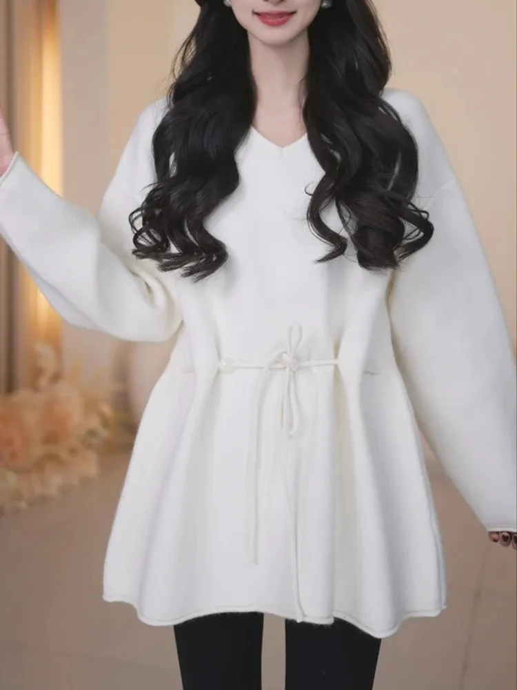 

Ele White V-Ne Knitted Sweater with Waist-Cinching Belt Long Sve Mid-Length Top Casual Sle Loose Fit Knitwear