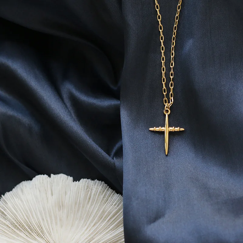 European Retro Cross Lock Chain Necklace in the Long Fashion Women Titanium Steel Plated 18K Gold Color Protection Does Not Fade