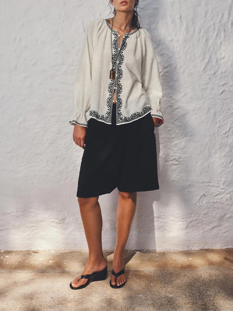 

European style new women's fashion versatile temperament simple contrast color embroidered shirt top