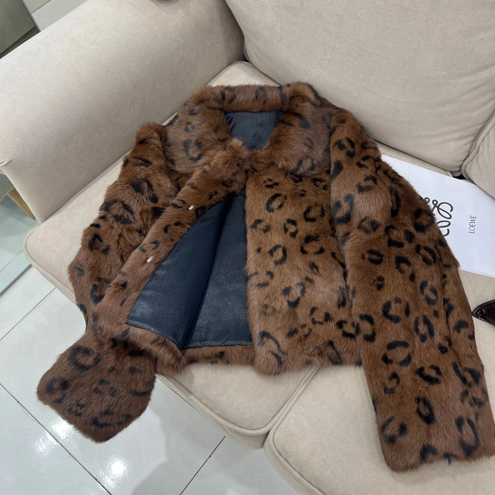 Luxuriöser Echtkaninchenfellmantel für Damen, Braun mit Leopardenmuster, Winter-Warmjacke aus Naturfell, Modischer Outdoor-Kurzmantel, Dick und Flauschig – Detail 10