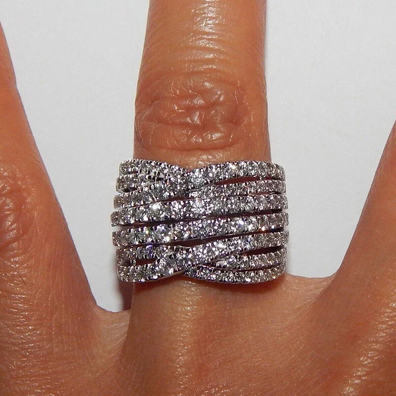 Huitan Neue trendige mehrschichtige Kreuz-Fingerringe voll mit CZ Bling Bling funkelnde Damen-Accessoires Hochzeit moderner Schmuck