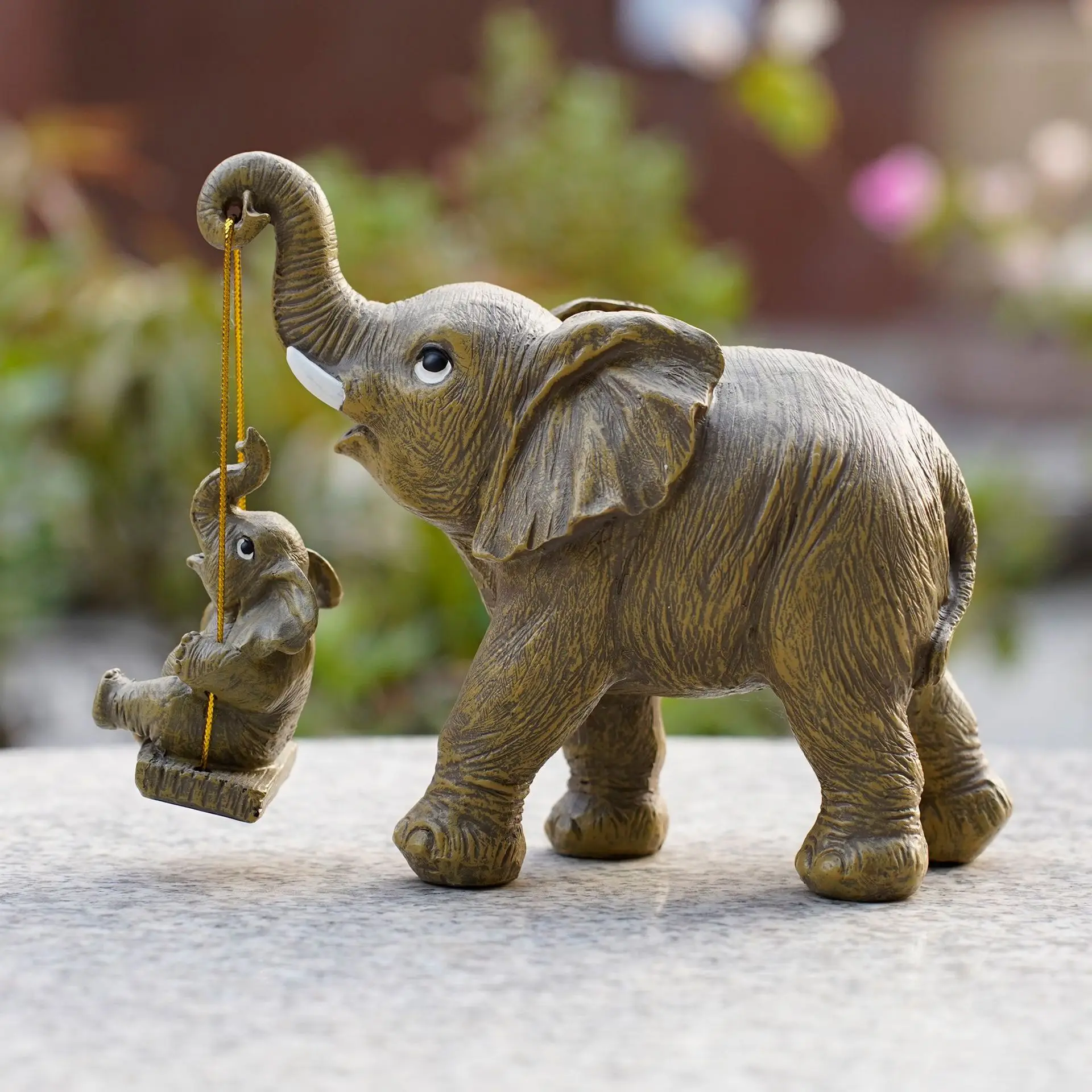 

22.5cm Creative Swing Elephant Statue Mom and Son Home Room Ornament Balcony Home Decoration Festival Gift Animal Interior Item