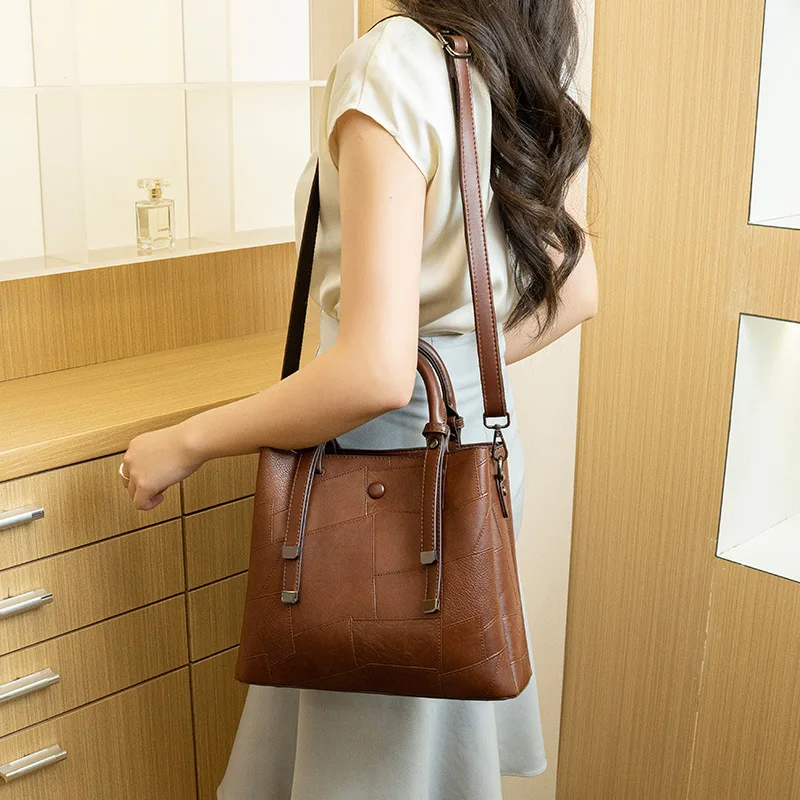 

Retro bucket bag for women 2025 new fashion versatile large capacity commuting bag, niche single shoulder crossbody tote bag y2k