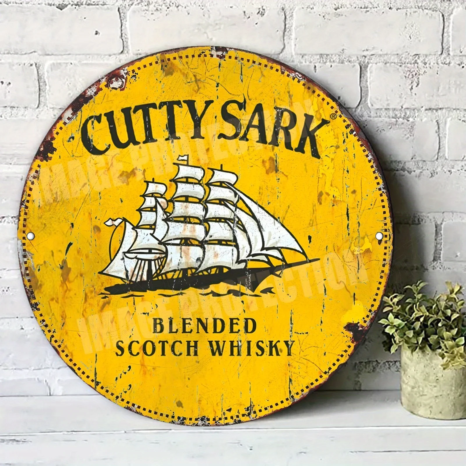 2D Flat - Vintage Cutty Sark Blended Scotch Metal Sign Round Retro Wall Art with Sailing Ship Design, Durable  Decor for Bar
