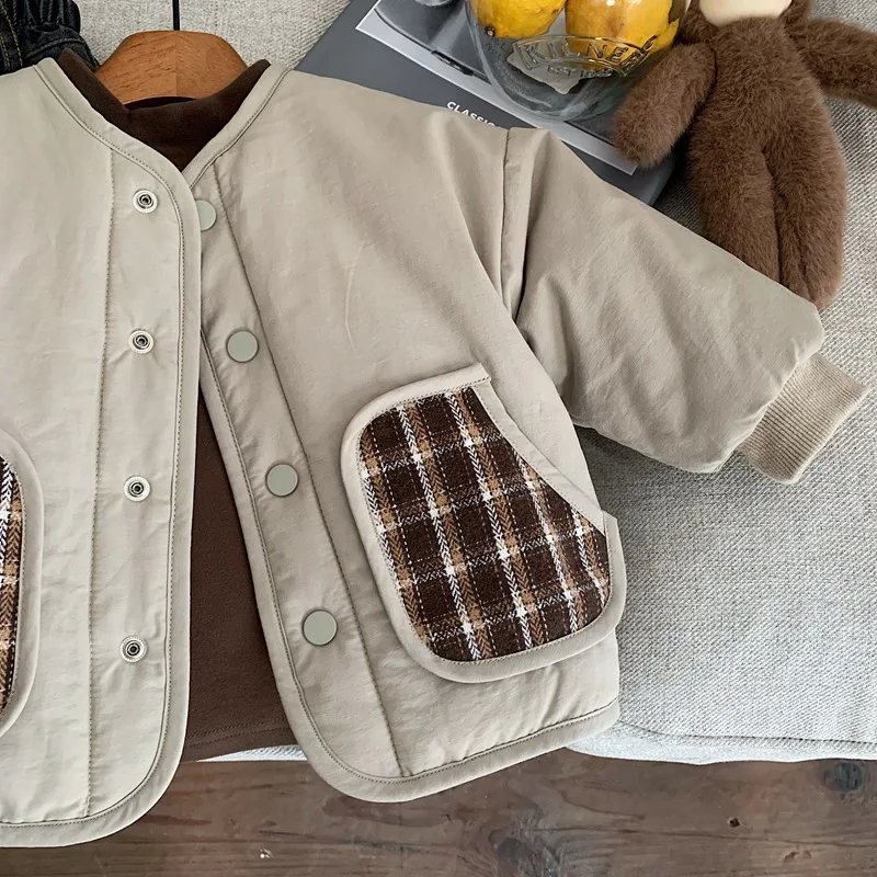 Осень/зима 2025: модная детская толстая теплая хлопковая куртка в клетку с круглым вырезом и большим карманом