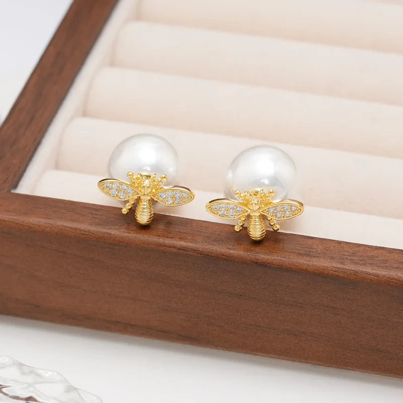 Damo Earrings French Bee Pearl Earrings Modern Waterproof Metal Women Jewelry 2025 Trend Jewelry Romentic Design Luxury Earrings